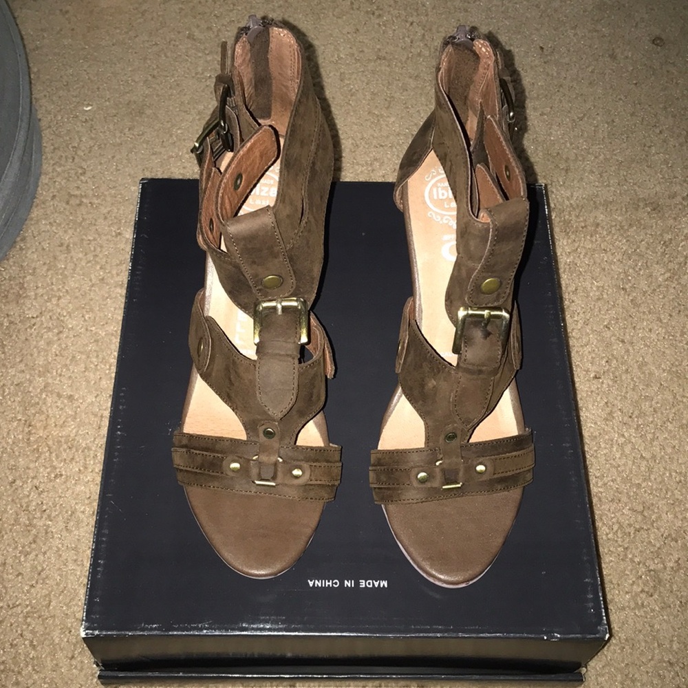 Jeffrey Campbell Wedges 8 1/2 never worn brown